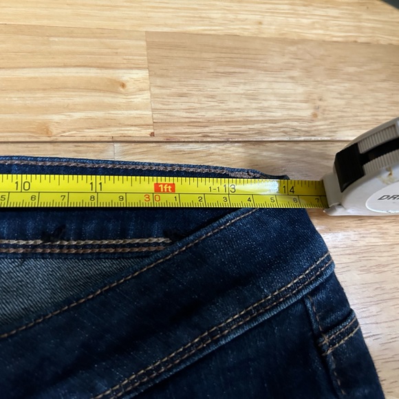 White House Black Market Boot Cut Mid Rise Jeans!! Size 4 but fits like a 6. - Picture 6 of 12